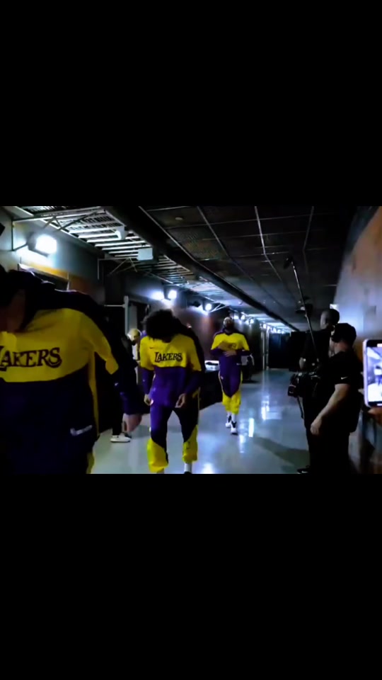 詹姆斯迎来十赛季出色发挥,IG观众热烈欢呼!