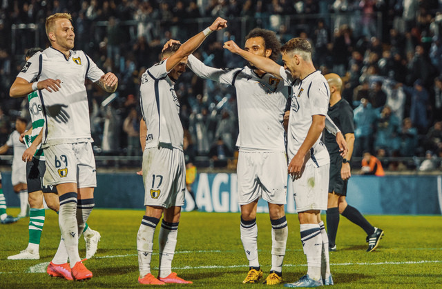 爱游戏体育在线入口-葡超赛程吃紧，里昂冲刺阶段刷新队史纪录，震撼外界，更衣室氛围转暖-爱游戏体育在线入口